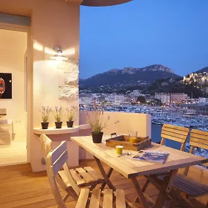 appartement-avec-terrasse-sur-le-port-pieds-dans-leau.fr-provencehotel.com/